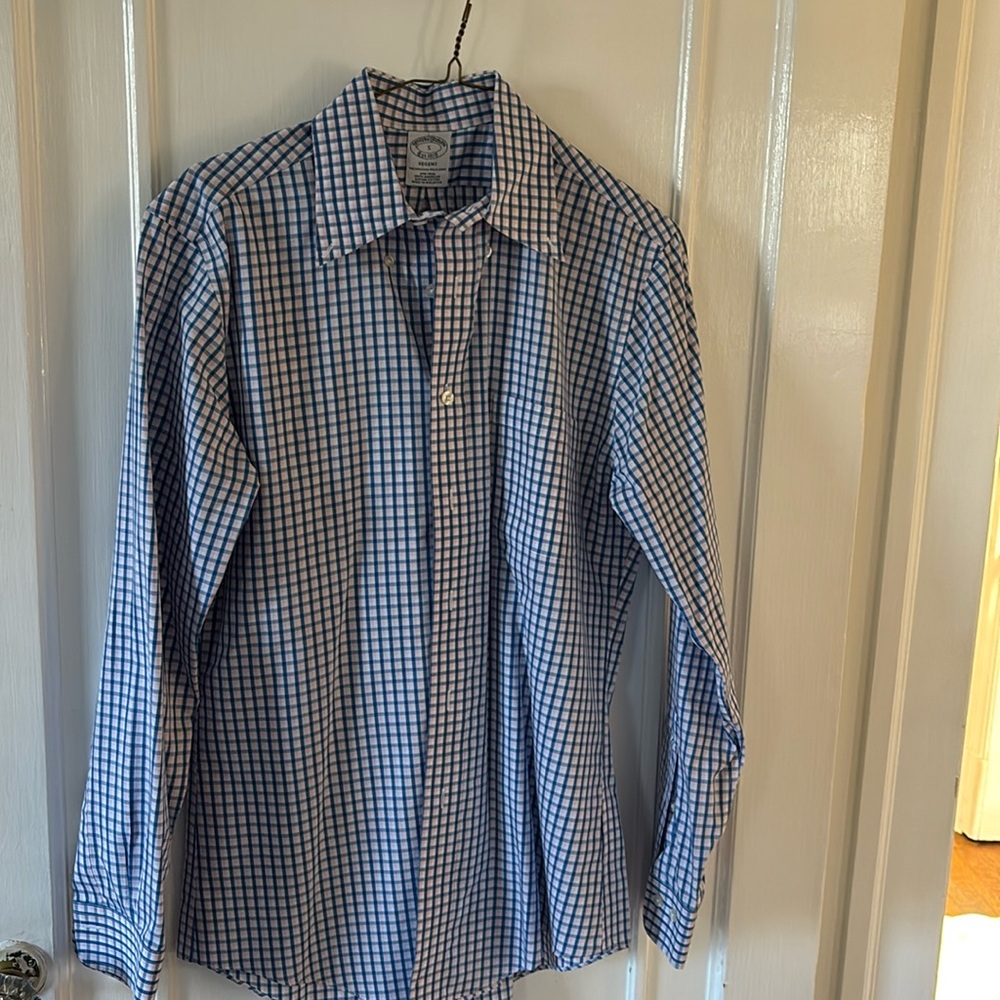 Brooks Brothers Casual Regent fit dress shirt. Non-Iron 100% Cotton.